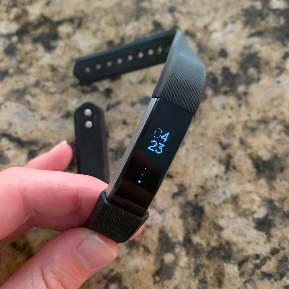 Fitbit Alta w/Charger
